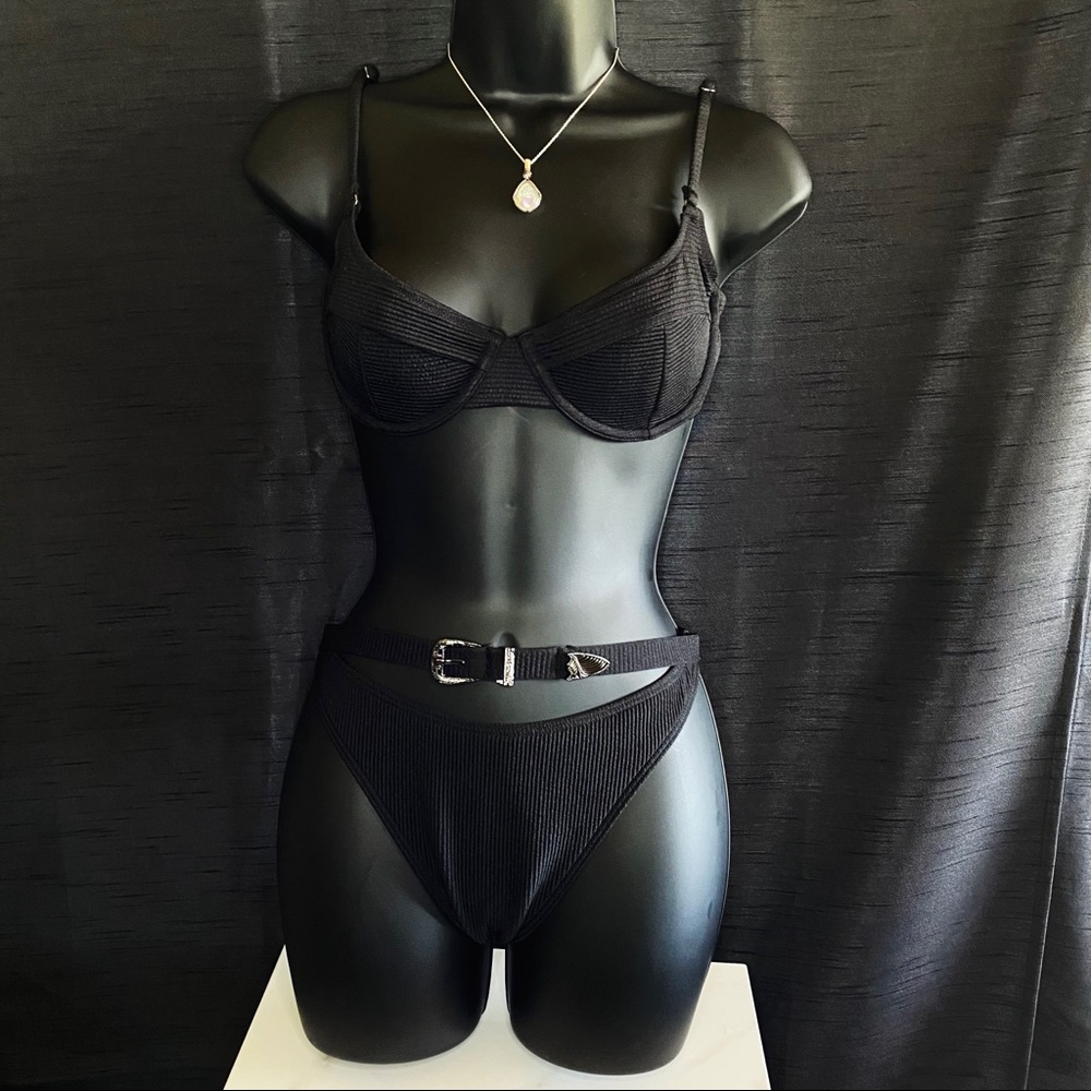 BRAND NEW FASHION NOVA 2 PEICE BIKINI SET